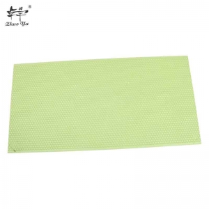 green-plastic-beeswax-foundation-sheet-1 China Supplier Supply Bee Keeping Tools Equipment Plastic Bee Foundation Frame and Beekeeping Plastic Beeswax Comb