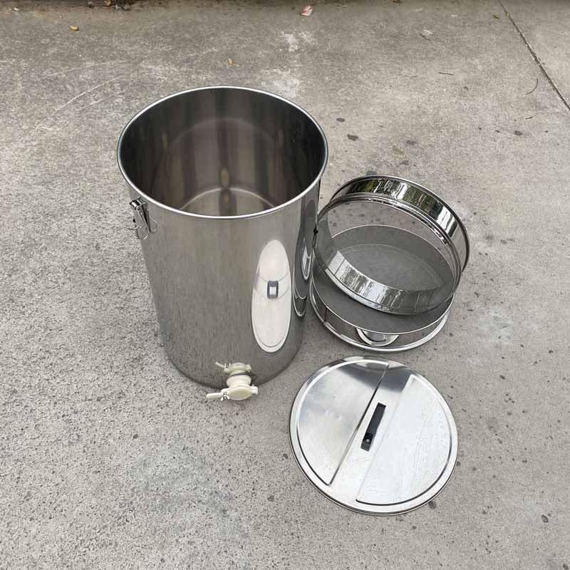 Durable 20L-170L Capacity Stainless Steel Beekeeping Equipment Body Honey Storage Tank with Double Strainer